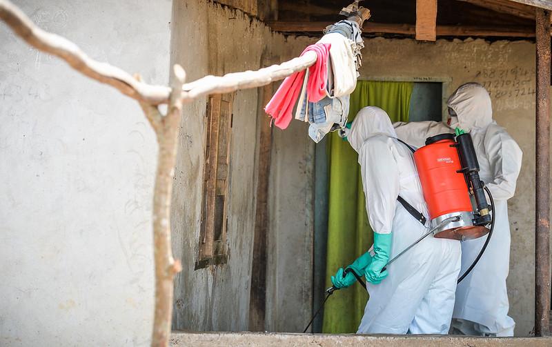L’épidémie d’Ebola ralentit mais reste loin d’être maîtrisée